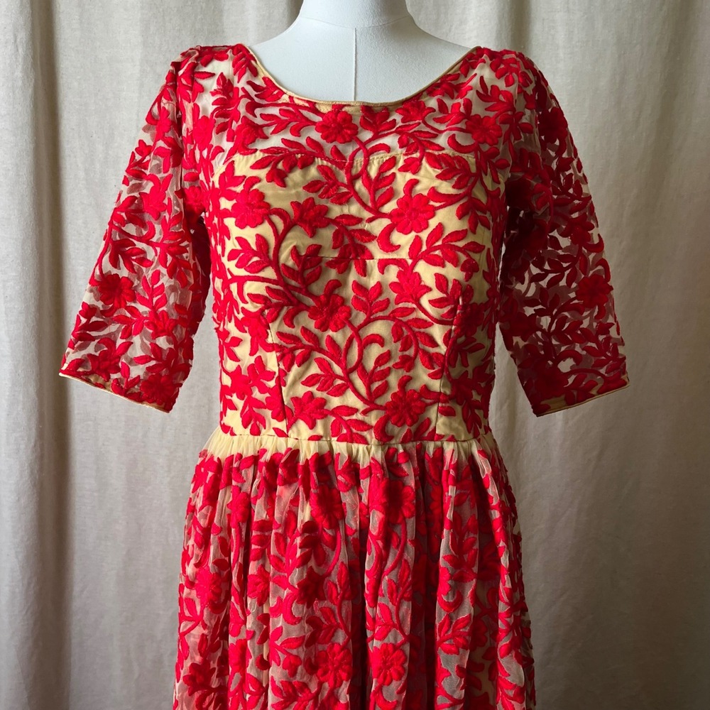 Red Floral Embroidered Mesh Handmade Formal Gown Nude Lined Medium - Picture 3 of 8